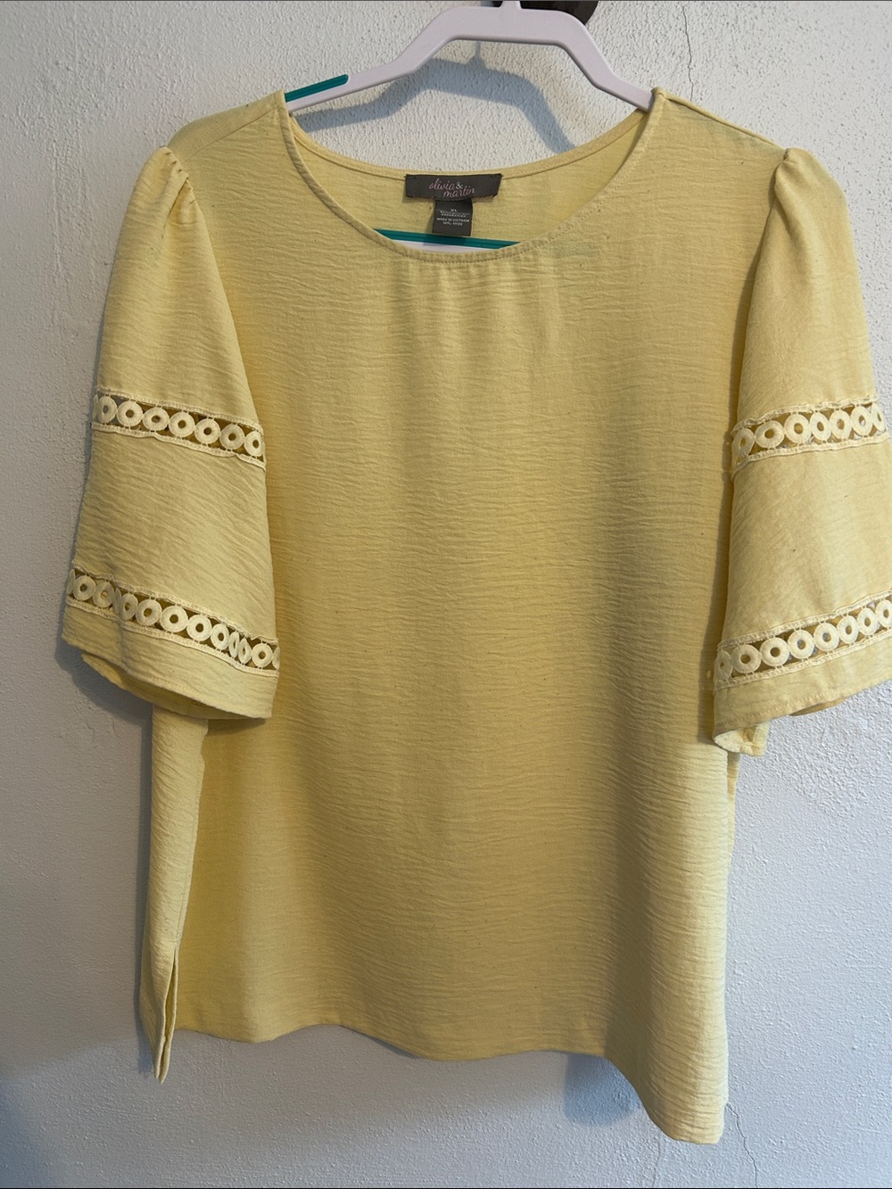 Olivia & Martin Pale Yellow Lace-Inset Flutter Sleeve XL Blouse